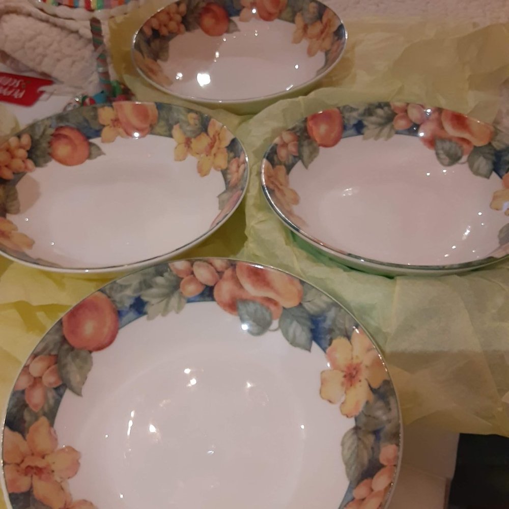 Royal Doulton "Georgia" Cereal, Soup Bowls - Set of 4